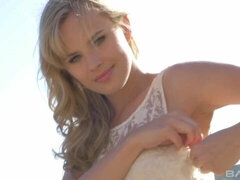 Arsch, Blondine, Kleid, Brille, Muschi, Solo, Titten, Unter dem rock