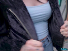 Amateur, Checa, Polla, Jeans, Al aire libre, Perforación, Público, Esperma