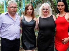 Verga grande, Morena, Corridas faciales, Cuadrupleta, Abuelita, Sexo duro, Al aire libre, Pov