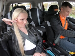 Blondine, Blasen, Auto, Schwanz, Europäisch, Lecken, Natürlichen titten, Muschi