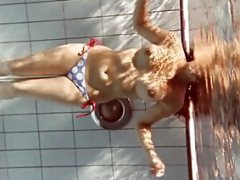 Bikini, Braunhaarige, Erotisch, Nackt, Im freien, Pool, Erotischer film, Unter wasser