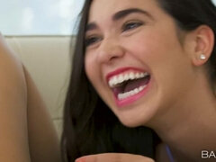 Grote mammen, Vingeren, Italiaans, Lesbisch, Natuurlijke tieten, Kut duiken, Tatoeage, Tieten likken