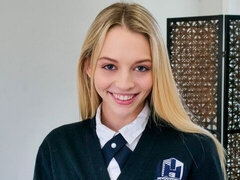 Enthousiasteling, Blond, Hondjeshouding, Natuurlijke tieten, Schoolmeisje, Geschoren, Mager, Tieten likken