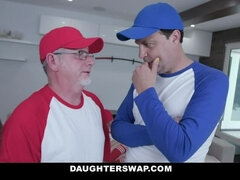 18 jahre, Tochter, Schwanz, Flotter vierer, Hardcore, Orgie, Jungendliche (18+), Titten