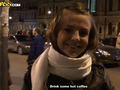 In den arsch, Aufs gesicht abspritzen, Absätze, Geld, Piercing, Öffentlich, Realität, Flotter dreier