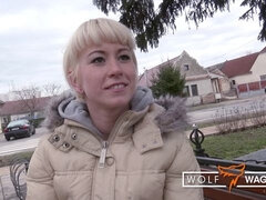 Badkamer, Blond, Pijpbeurt, Hondjeshouding, Moeder die ik wil neuken, Natuurlijke tieten, Gezichtspunt, Strippen