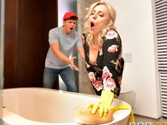In den arsch, Arsch, Bad, Blondine, Blasen, Handjob, Muschi, Nass