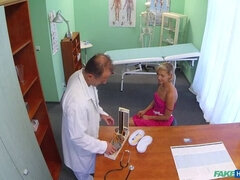 Blonde, Sucer une bite, Éjaculation interne, Doigter, Infirmière, Bureau, Chatte, Toilettes