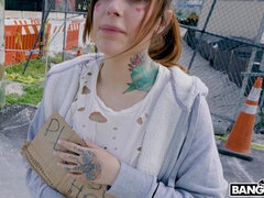 Amateur, Bus, De plein air, Rousse roux, Softcore, Tatouage