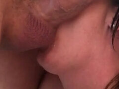 Gros cul, Grosse bite, Gros seins, Sucer une bite, 2 femmes 1 homme, Groupe, Actrice du porno, Plan cul à trois
