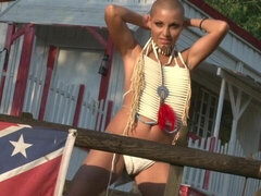 Enthousiasteling, Grote kont, Grote mammen, Boederij, Naakt, Buiten, Mager, Strippen