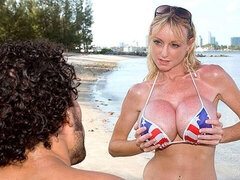 Erstaunlich, Strand, Grosse titten, Blondine, Brille, Handjob, Im freien, Pov