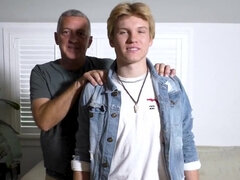 18 ans, Amateur, Grosse bite, Tir de sperme, Première fois, Homosexuelle, Hd, Vierge