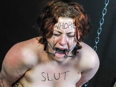 Culo grande, Amarrada, Novio, Humillación, Dolor, Pelirrojo, Cabello corto, Tetas