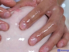 Belleza, Tetas grandes, Mamada, Penetracion con dedos, Pajear, Masaje, Aceite, Alto