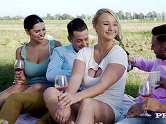 Bisexuell, Blasen, Tschechisch, Riesig, Orgie, Im freien, Russisch, Titten