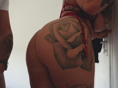 Grosser arsch, Grosse titten, Blondine, Blasen, Vollbusig, Hardcore, Tätowierung, Titten