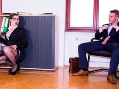 Grote lul, Grote mammen, Pijpbeurt, Bruinharig, Hondjeshouding, Moeder die ik wil neuken, Secretaresse, Kousen