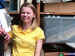 Sucer une bite, Attrapée, Petite femme, Police, Punition, Chatte, Nénés, Uniforme