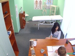 Cul, Sucer une bite, Médecin, Branlette thaïlandaise, Bureau, Douleur, Uniforme, Voyeur