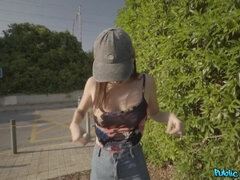 Mamada, Mascara, Dinero, Tetas naturales, Al aire libre, Público, Español, Tetas