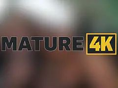 Beauté, Brunette brune, Bus, Hd, Mère que j'aimerais baiser, Seins naturels, Public, Criant