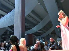 Любители, Красотки, Дилдо, На публике