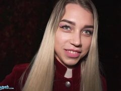 Blondine, Blasen, Kehlenfick, Prüfung, Öffentlich, Realität, Rasiert, Titten