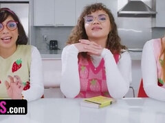 Tetas grandes, Mamada, Club, Estilo perrito, Grupo, Lamidas, Afeitado, Adolescente