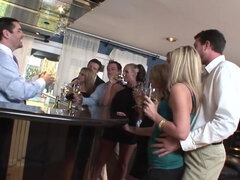 Tussi, Blondine, Spermaladung, Aufs gesicht abspritzen, Hd, Milf, Party, Muschi