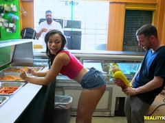 Enthousiasteling, Zwart, Bruinharig, Sperma in gezicht, Geld, Realiteit, Mager, Tieten likken