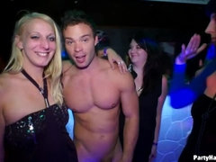 Grosse bite, Blonde, Habillées, Dingue, Interracial, Orgie, Chevaucher, Jarretelles