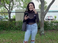 18 ans, Gros seins, Plantureuse, Queue, Branlette thaïlandaise, Public, Chevaucher, Suçant