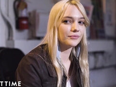 Blonde, Hd, Lesbienne, Lingerie, Masturbation, Mamelons, Petite femme, Rasée