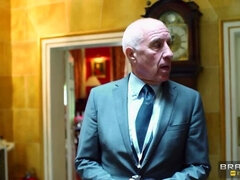 Schwarz, Hundestellung, Aufs gesicht abspritzen, Frau frau mann, Lecken, Hausmädchen, Rotschopf, Flotter dreier