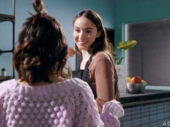 Поза 69, Большие сиськи, Пальцем, Поцелуи, Лизание, Мастурбация, Бритые, Молоденькие