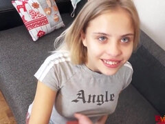 18 ans, Amateur, Blonde, Sucer une bite, En gros plan de très près, Tir de sperme, Mignonne, Adolescente