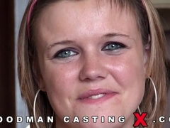 Bezaubernd, Blondine, Europäisch, Flexibel, Nackt, Piercing, Socken, Jungendliche (18+)