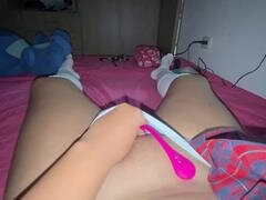 18 jaar, Cousine, Sperma shot, Masturbatie, Schoolmeisje, Rok, Alleen, Uniformpje