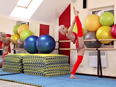 Tussi, Blondine, Fetisch, Sporthalle, Nackt, Solo, Jungendliche (18+), Titten