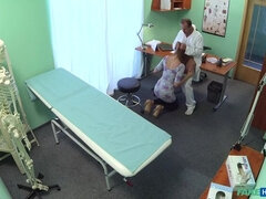 Amateur, Sucer une bite, Couple, Médecin, Bureau, Chatte, Uniforme, Voyeur