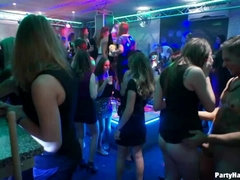 Amateur, Cfnm, Vestidas, Loco, Bailar, Bragas, Medias largas, Intercambio de parejas