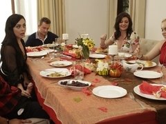 Culo grande, Tetas grandes, Rubia, Mamada, Estilo perrito, Grupo, Pajear, Madres para coger