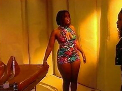 Africain, Américain, Gode, Face assise, Jeux, Prisonnier, Lesbienne, Jarretelles