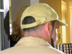 In den arsch, Arsch, Blasen, Besamung, Handjob, Im freien, Transfrau, Hintern versohlen