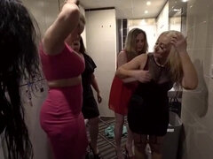 Belle grosse femme bgf, Grosse bite, Gros seins, Sucer une bite, En gros plan de très près, Branlette thaïlandaise, Hard, Orgie