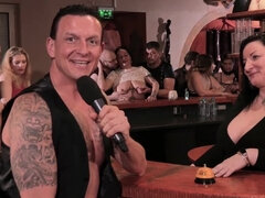 Amateur, Mamada, Acercamiento, Club, Corridas faciales, Grupo, Hd, Madres para coger