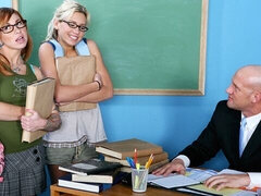 18 años, Culo grande, Tetas grandes, Mamada, Estilo perrito, Oficina, Dolor, Adolescente