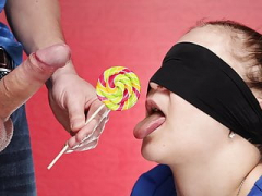 Américain, Sucer une bite, Homme nu et filles habillées, Éjaculer dans la bouche, Jeux, Surprise