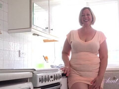 Tante, Wohlbeleibte schöne frauen, Grosse titten, Blondine, Vollbusig, Küche, Reif, Milf